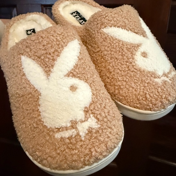 Playboy NWT slippers latte cream fuzzy indoor outdoor - Picture 2 of 4